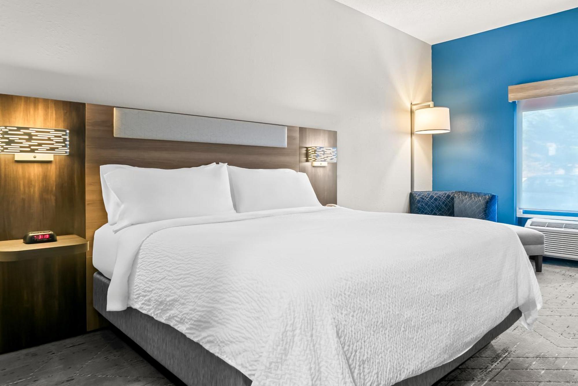 Holiday Inn Express & Suites - Detroit North - Roseville By Ihg Exterior foto