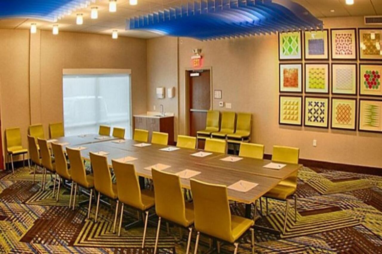 Holiday Inn Express & Suites - Detroit North - Roseville By Ihg Exterior foto