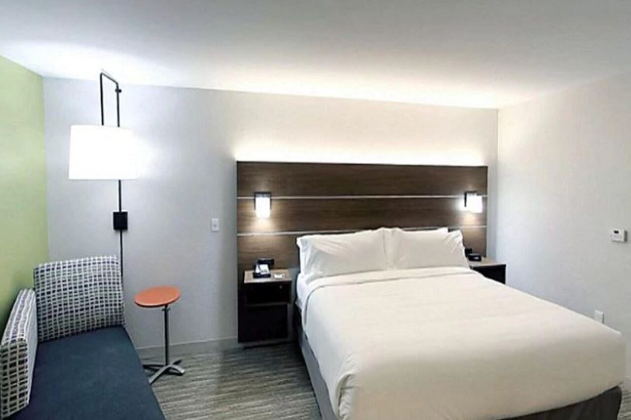 Holiday Inn Express & Suites - Detroit North - Roseville By Ihg Exterior foto