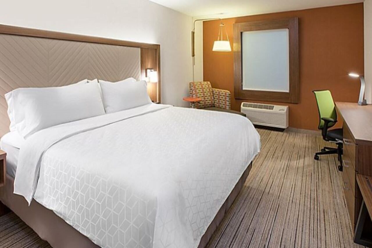 Holiday Inn Express & Suites - Detroit North - Roseville By Ihg Exterior foto
